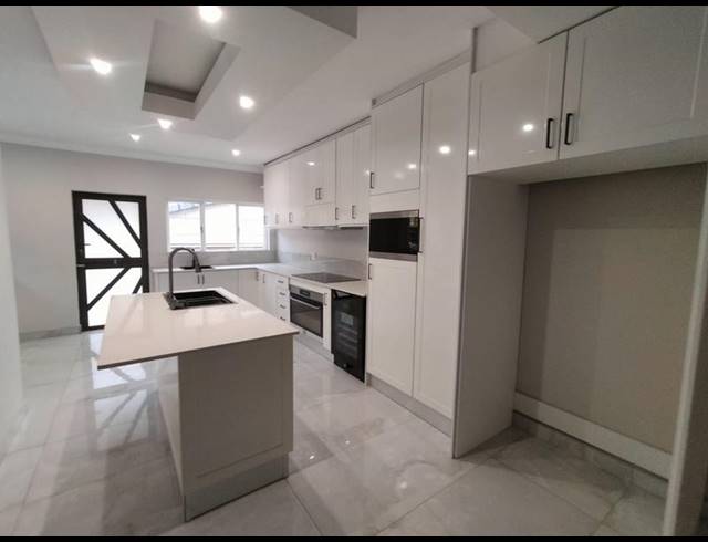 4 BEDROOM HOUSE FOR SALE IN AMBERFIELD RIDGE